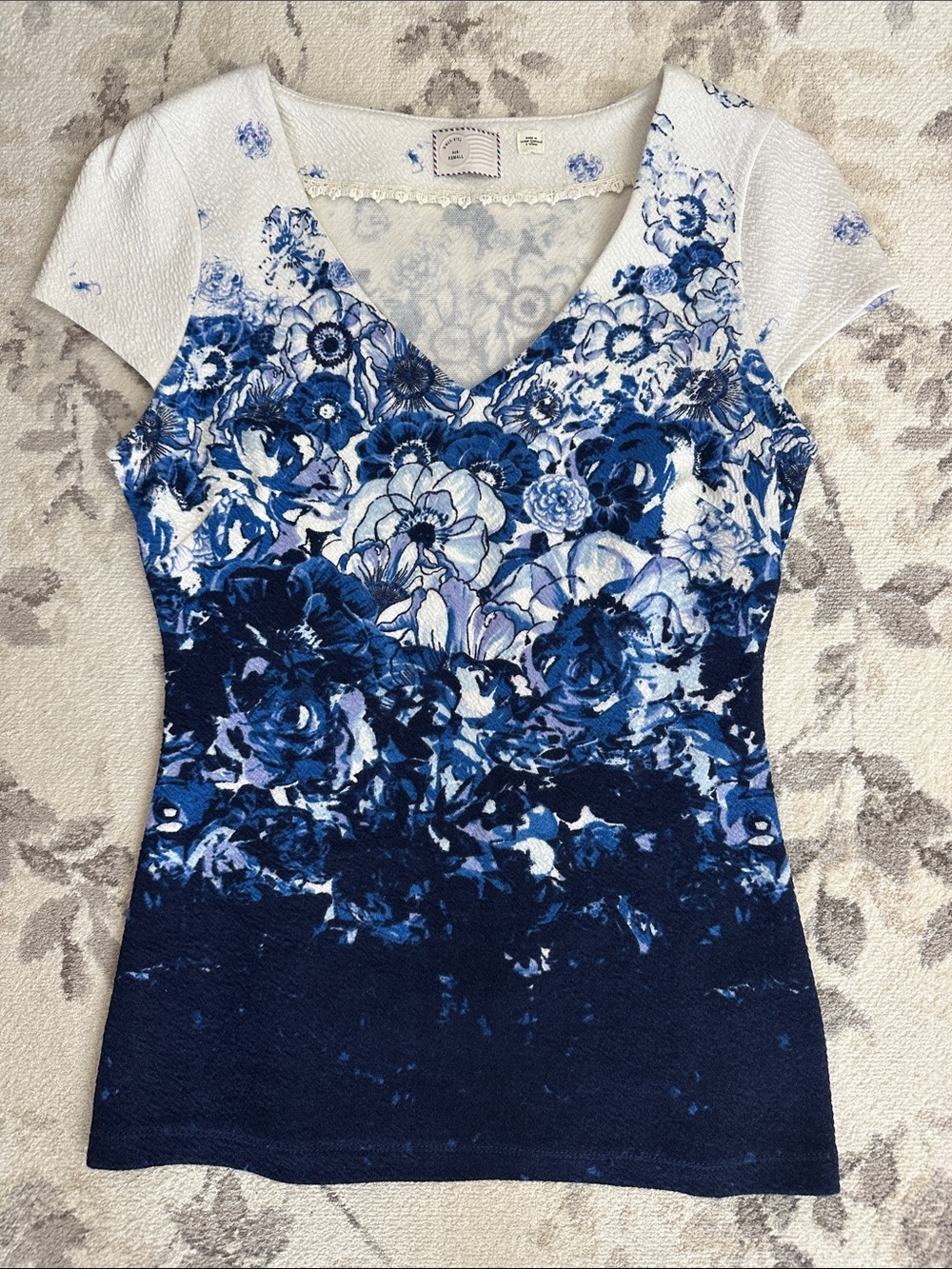 NWOT Anthropologie Blue & White Floral V-Neck Short Sleeve Top
